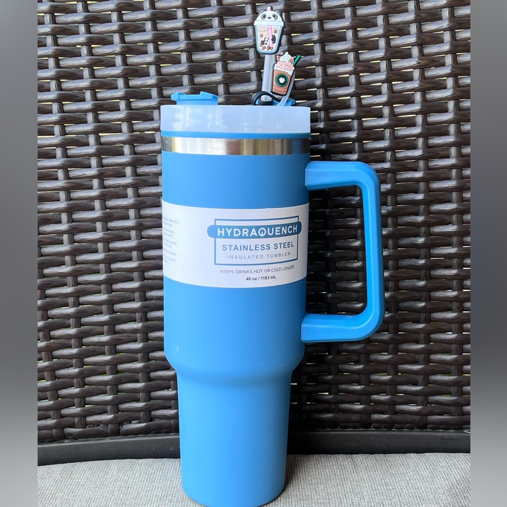 BNWT HYDRAQUENCH 40 fl. oz. Light Blue Tumbler with 2 Straw Topper